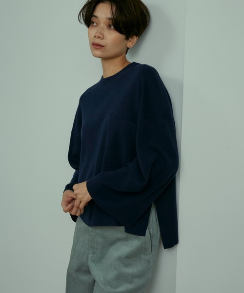 INED(イネド)の「ハイツイストコットンTシャツライクニット(ニット/セーター・レディース・ネイビー/オフホワイト/サックスブルー/キャメル・9号/7号)」の3枚目の写真