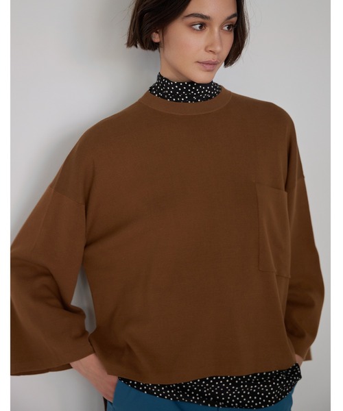 INED(イネド)の「ハイツイストコットンTシャツライクニット(ニット/セーター・レディース・ネイビー/オフホワイト/サックスブルー/キャメル・9号/7号)」の4枚目の写真