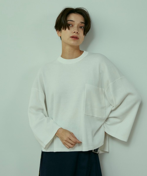 INED(イネド)の「ハイツイストコットンTシャツライクニット(ニット/セーター・レディース・ネイビー/オフホワイト/サックスブルー/キャメル・9号/7号)」の2枚目の写真