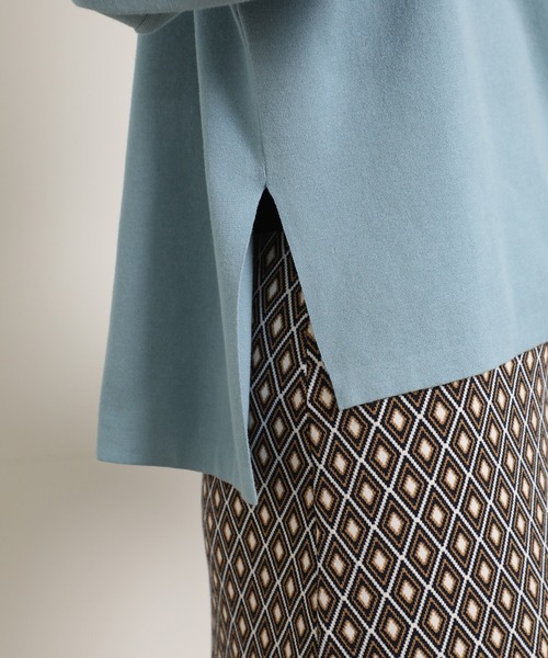 INED(イネド)の「ハイツイストコットンTシャツライクニット(ニット/セーター・レディース・ネイビー/オフホワイト/サックスブルー/キャメル・9号/7号)」の6枚目の写真