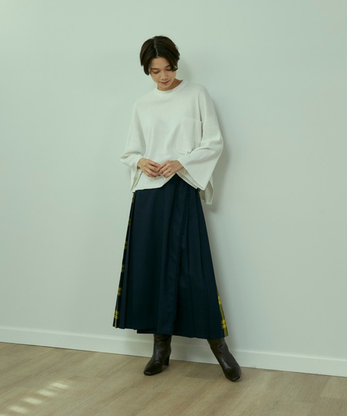 INED(イネド)の「ハイツイストコットンTシャツライクニット(ニット/セーター・レディース・ネイビー/オフホワイト/サックスブルー/キャメル・9号/7号)」の14枚目の写真