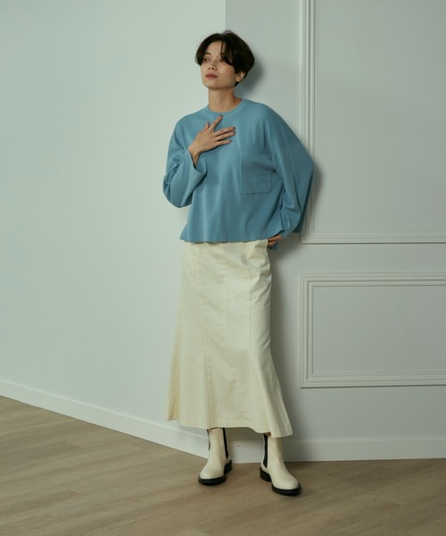 INED(イネド)の「ハイツイストコットンTシャツライクニット(ニット/セーター・レディース・ネイビー/オフホワイト/サックスブルー/キャメル・9号/7号)」の9枚目の写真