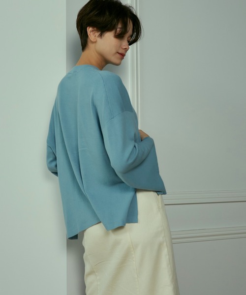 INED(イネド)の「ハイツイストコットンTシャツライクニット(ニット/セーター・レディース・ネイビー/オフホワイト/サックスブルー/キャメル・9号/7号)」の8枚目の写真