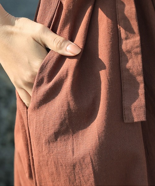 Primazel(プリマゼル)の「ウエストリボン付きワイドオールインワン(サロペット/オーバーオール・レディース・ライトブラウン/ベージュ/ブラック・M)」の15枚目の写真