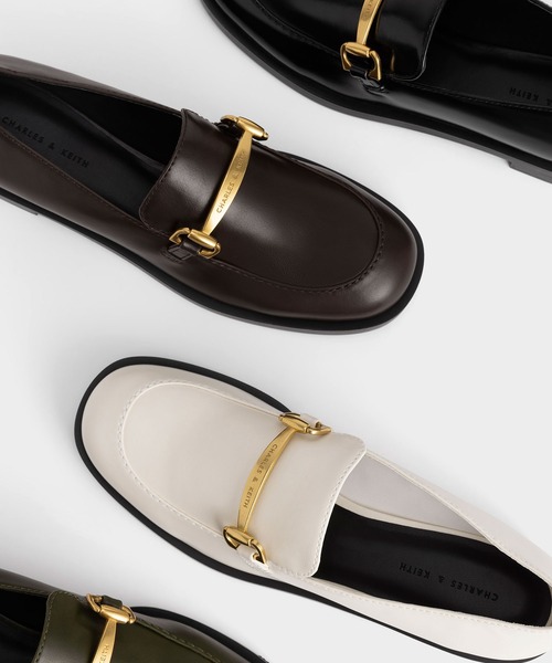 CHARLES & KEITH（チャールズ & キース）の「メタリック