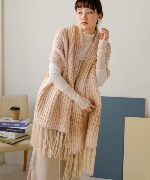Bab(バブ)の「グラデーションニットボリュームマフラー(マフラー・レディース・ベージュ/グレー/ブルー・FREE)」の1枚目の写真