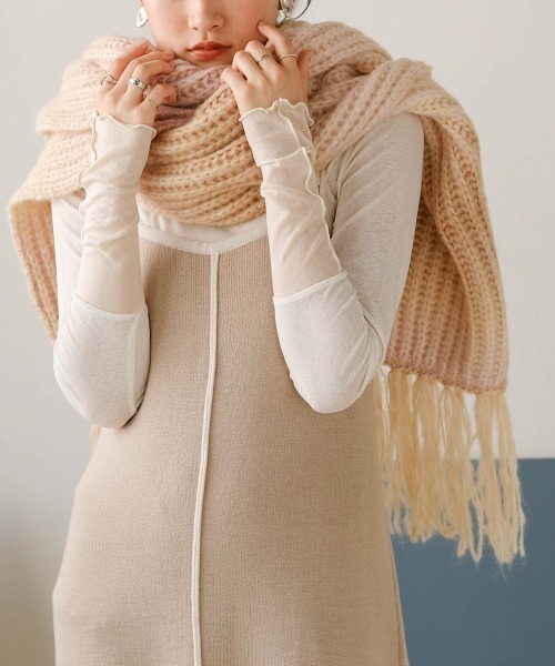 Bab(バブ)の「グラデーションニットボリュームマフラー(マフラー・レディース・ベージュ/グレー/ブルー・FREE)」の16枚目の写真