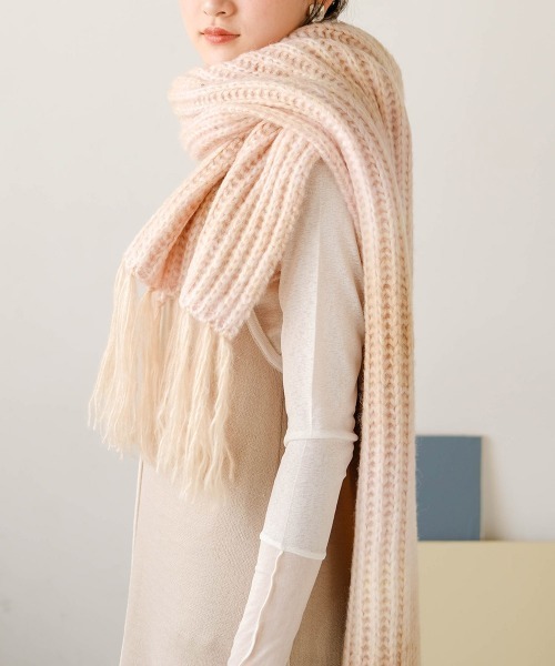 Bab(バブ)の「グラデーションニットボリュームマフラー(マフラー・レディース・ベージュ/グレー/ブルー・FREE)」の19枚目の写真