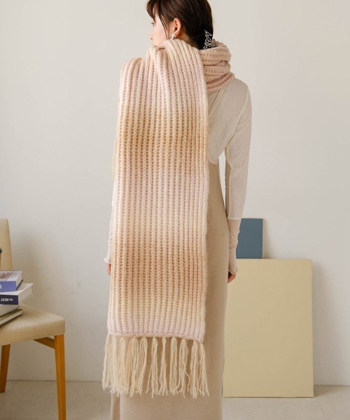 Bab(バブ)の「グラデーションニットボリュームマフラー(マフラー・レディース・ベージュ/グレー/ブルー・FREE)」の20枚目の写真