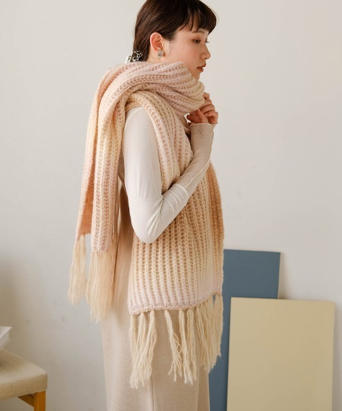 Bab(バブ)の「グラデーションニットボリュームマフラー(マフラー・レディース・ベージュ/グレー/ブルー・FREE)」の18枚目の写真