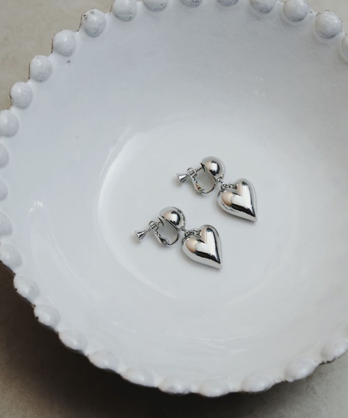 A part by（アパートバイ）の「【WEB限定】ハートイヤリング　163466（イヤリング・レディース・シルバー・FREE）」の2枚目の写真