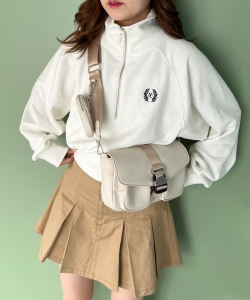 one after another NICE CLAUP（ワンアフターアナザーナイスクラップ）の「ハーフジップワンポイント刺繍スウェット（スウェット・レディース・オフホワイト/杢グレー/ブラウン・FREE）」の4枚目の写真