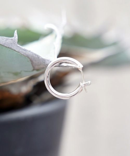 THE MILES（ザ マイルズ）の「GODSIZE ゴッドサイズ PLAIN HOOP [LARGE] / プレーンフープピアス L（ピアス（片耳用）・メンズ・シルバー・FREE）」の3枚目の写真