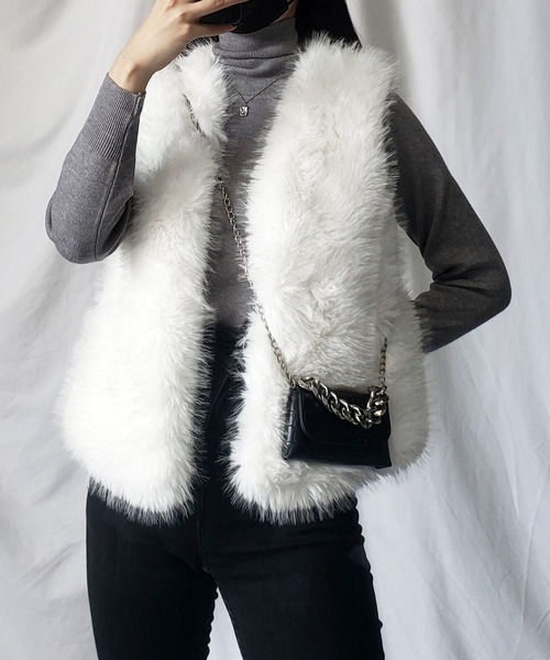 me+em select(ミームセレクト)の「【 6色展開 】volume fake fur vest / ボリュームフェイクファーベスト(ベスト・レディース・モカ/ホワイト/グリーン/ピンク/ブラック/アイボリー・FREE)」の10枚目の写真