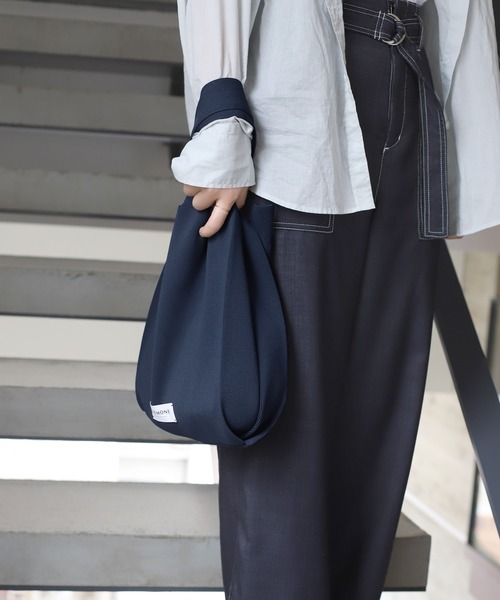 ANEMONE（アネモネ）の「シンプルニットトートバッグ[M]（トートバッグ・レディース・オレンジ/ピンク/グリーン/ターコイズブルー/アイボリー/イエロー/ダークグレー/パープル/ライトピンク/A/ラベンダー/ミント/ブルー/ブラウン/ライトイエロー/ライトグレー/ベージュ/B/D/E/ネイビー/C/クリアブルー/ワイン/ブラック/ダークパープル/H/J/レッド/F/エメラルド/G/I/ナチュラル・FREE）」の12枚目の写真