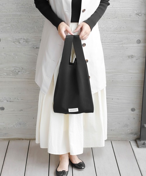 ANEMONE（アネモネ）の「シンプルニットトートバッグ[M]（トートバッグ・レディース・オレンジ/ピンク/グリーン/ターコイズブルー/アイボリー/イエロー/ダークグレー/パープル/ライトピンク/A/ラベンダー/ミント/ブルー/ブラウン/ライトイエロー/ライトグレー/ベージュ/B/D/E/ネイビー/C/クリアブルー/ワイン/ブラック/ダークパープル/H/J/レッド/F/エメラルド/G/I/ナチュラル・FREE）」の3枚目の写真