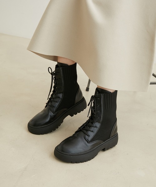Juze（ジュゼ）の「レースアップボリュームソールブーツ（ブーツ・レディース・ブラック/カーキ・L/M）」の2枚目の写真
