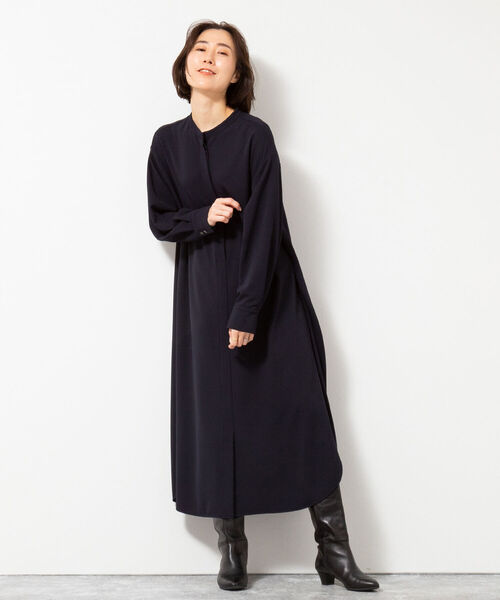 NOLLEY’S(ノーリーズ)の「カットジョーゼット・サイドタックシャツワンピース(シャツワンピース・レディース・ホワイト/ネイビー・FREE)」の2枚目の写真