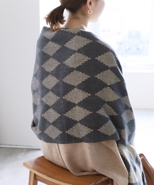 reca(レカ)の「ひしがた柄ストール(ストール/ショール・レディース・ブラック/モカ/ネイビー・ONE SIZE)」の20枚目の写真