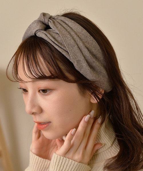 Monocoro toppi（モノコロトッピ）の「ウール ヘリンボーン クロス ヘアターバン（ヘアバンド・レディース・アイボリー/モカ/チャコールグレー/ベージュ・フリー）」の4枚目の写真