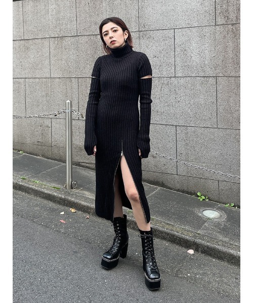 ENVYM(アンビー)の「アームウォーマーニットロングOP(ワンピース・レディース・ブラック/ベージュ・FREE)」の21枚目の写真