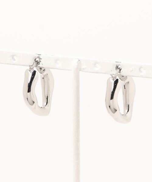 PAGEBOY(ページボーイ)の「WEB限定アイテム / チャンキーフープピアス(ピアス(両耳用)・レディース・シルバー/ゴールド・FREE)」の17枚目の写真