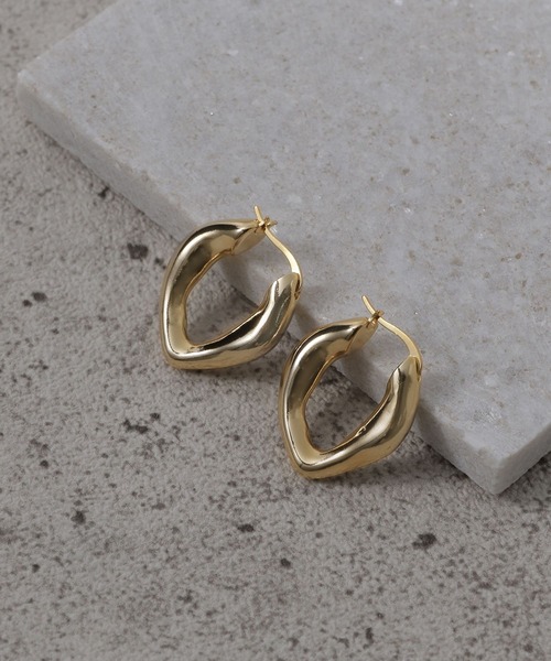 PAGEBOY(ページボーイ)の「WEB限定アイテム / チャンキーフープピアス(ピアス(両耳用)・レディース・シルバー/ゴールド・FREE)」の2枚目の写真
