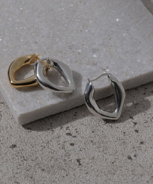 PAGEBOY(ページボーイ)の「WEB限定アイテム / チャンキーフープピアス(ピアス(両耳用)・レディース・シルバー/ゴールド・FREE)」の3枚目の写真