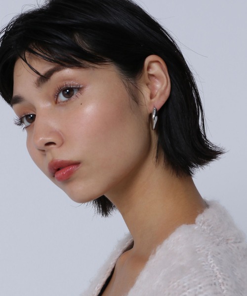 PAGEBOY(ページボーイ)の「WEB限定アイテム / チャンキーフープピアス(ピアス(両耳用)・レディース・シルバー/ゴールド・FREE)」の4枚目の写真