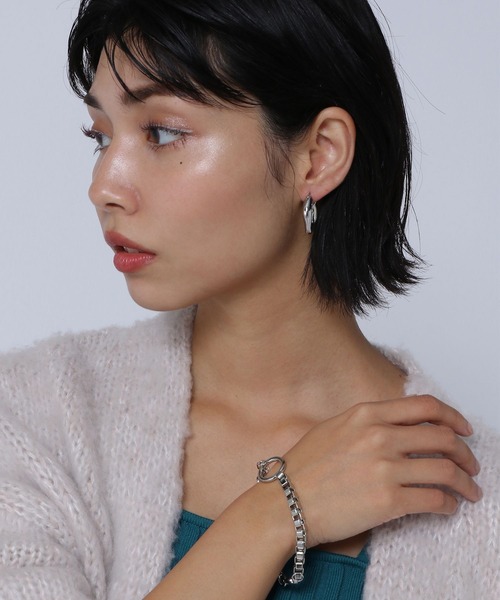 PAGEBOY(ページボーイ)の「WEB限定アイテム / チャンキーフープピアス(ピアス(両耳用)・レディース・シルバー/ゴールド・FREE)」の7枚目の写真