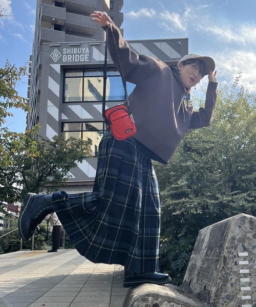 【未使用級】アドーア　ウール　ビッグカラー　ニット　セーター　紺　38 雑誌InRed(宝島社)1月・2月合併号掲載】ヘアリーラメVネックニット