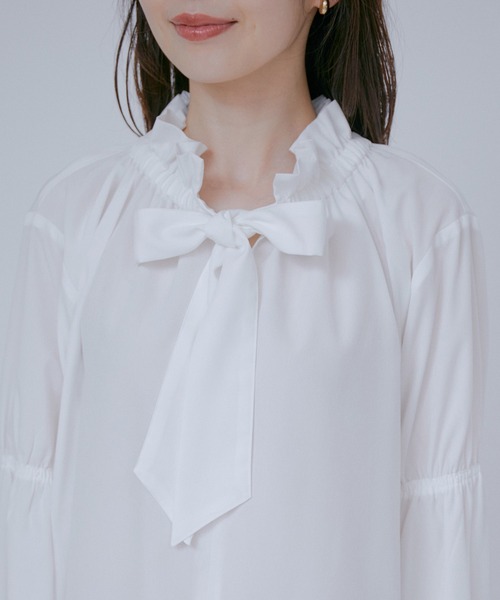 VIS(ビス)の「【洗える】フリルネックシャーリングブラウス(シャツ/ブラウス・レディース・ホワイト/イエロー系その他3/ホワイト系その他・FREE)」の5枚目の写真