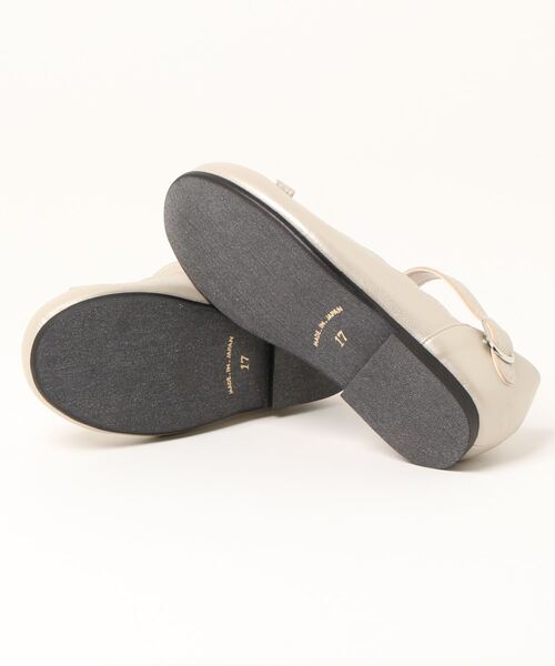 Tartine et Chocolat（タルティーヌエショコラ）の「Tartine et Chocolat/日本製 リボンスカラップシューズ (17~20cm)（ドレスシューズ・キッズ・ベージュ/ネイビー・20/18/19/17）」の18枚目の写真