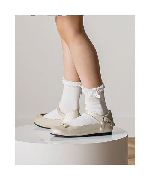 Tartine et Chocolat（タルティーヌエショコラ）の「Tartine et Chocolat/日本製 リボンスカラップシューズ (17~20cm)（ドレスシューズ・キッズ・ベージュ/ネイビー・20/18/19/17）」の16枚目の写真