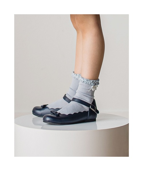 Tartine et Chocolat（タルティーヌエショコラ）の「Tartine et Chocolat/日本製 リボンスカラップシューズ (17~20cm)（ドレスシューズ・キッズ・ベージュ/ネイビー・20/18/19/17）」の5枚目の写真