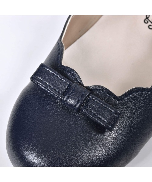 Tartine et Chocolat（タルティーヌエショコラ）の「Tartine et Chocolat/日本製 リボンスカラップシューズ (17~20cm)（ドレスシューズ・キッズ・ベージュ/ネイビー・20/18/19/17）」の9枚目の写真