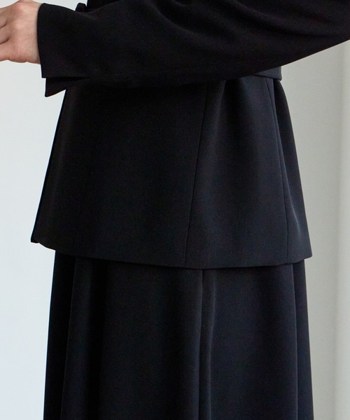 AIMER（エメ）の「【喪服・礼服・WEB限定】ベルト付きノーカラージャケット・ロングワンピース  2点セット ブラックフォーマルアンサンブル（スーツセット・レディース・ブラック・7号/9号/11号/13号/15号/17号/19号）」の7枚目の写真