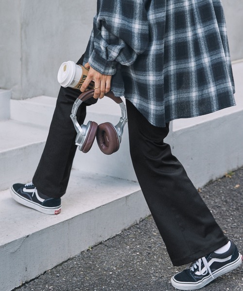 Dickies（ディッキーズ）の「Dickies/ディッキーズ センタープレス ストレッチツイル フレアチノパンツ（チノパンツ・レディース・ベージュ系/ベージュ/ブラック/ネイビー/ストライプ/グリーン/パープル・L/M）」の17枚目の写真