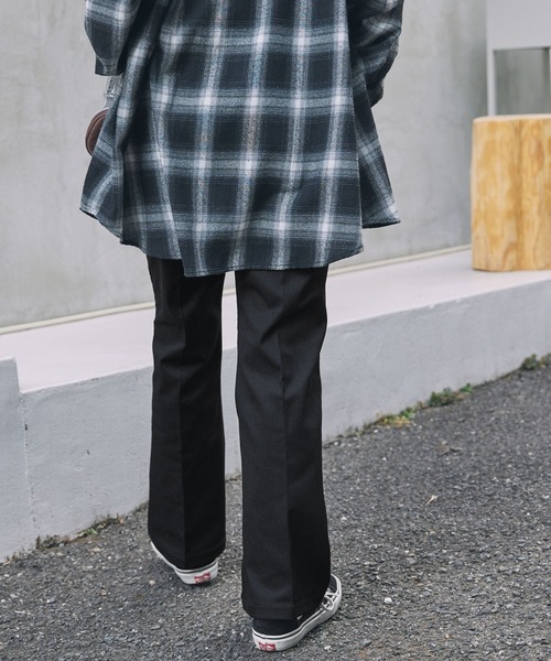 Dickies（ディッキーズ）の「Dickies/ディッキーズ センタープレス ストレッチツイル フレアチノパンツ（チノパンツ・レディース・ベージュ系/ベージュ/ブラック/ネイビー/ストライプ/グリーン/パープル・L/M）」の20枚目の写真