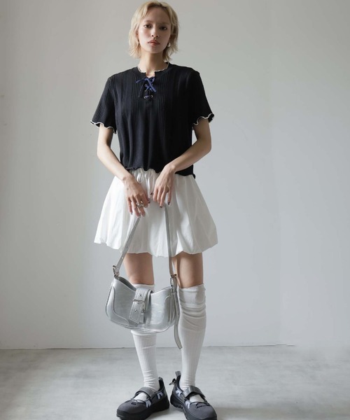 Girly Doll(ガーリードール)の「メロウレースアップトップス(ニット/セーター・レディース・ネイビー/ブラック/ベージュ/ホワイト/ピンク/イエロー・F)」の17枚目の写真