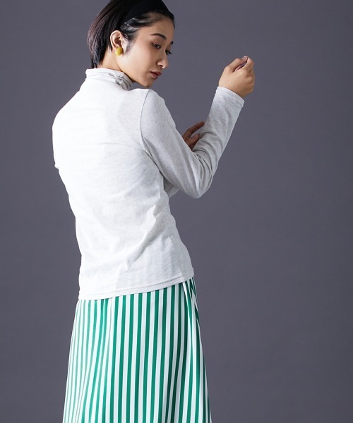 Le temps riche（ルタンリッシュ）の「ボトルハイネック長袖Ｔシャツ　UVカット　＜Le temps riche＞（Tシャツ/カットソー・レディース・杢グレー/アイボリー系/オフホワイト/ブラック・L/M）」の15枚目の写真