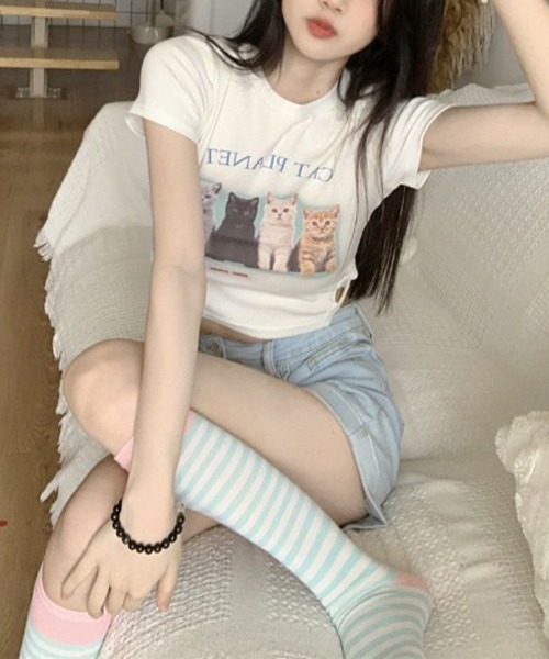 HALEY PESCA（ヘーリーペスカ）の「HALEY PESCA/ショート丈 ネコプリント デザインTシャツ（Tシャツ/カットソー・レディース・ホワイト・MEDIUM/LARGE）」の2枚目の写真