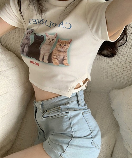 HALEY PESCA（ヘーリーペスカ）の「HALEY PESCA/ショート丈 ネコプリント デザインTシャツ（Tシャツ/カットソー・レディース・ホワイト・MEDIUM/LARGE）」の4枚目の写真