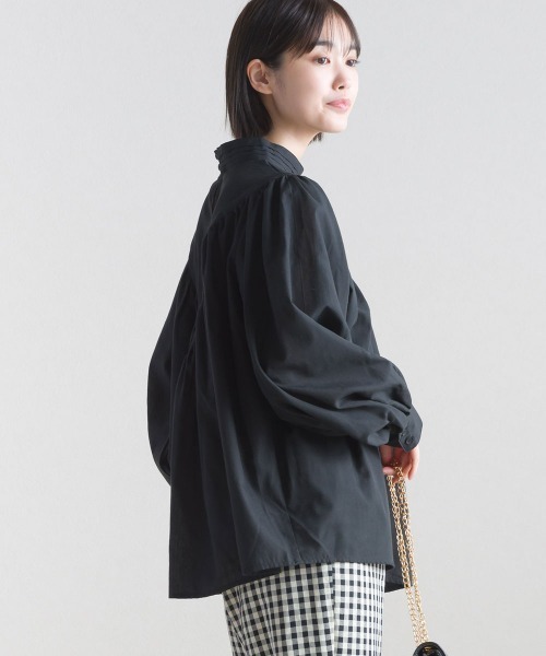 terrace(テラス)の「デコルテギャザーブラウス(シャツ/ブラウス・レディース・カーキ/ブラック・MEDIUM)」の6枚目の写真