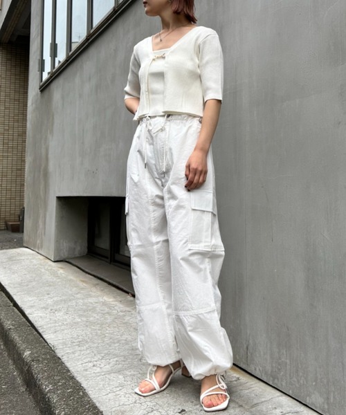 INGNI(イング)の「フロントチェーン付半袖ボレロニット+キャミSET(アンサンブル・レディース・ブラック/サックスブルー/ライトグリーン/アイボリー・M)」の6枚目の写真