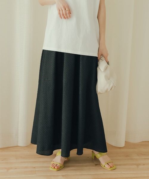 SENSE OF PLACE by URBAN RESEARCH(センスオブプレイスバイアーバンリサーチ)の「エンボスタックフレアスカート(スカート・レディース・ライトブルー/オフホワイト/ブラック・ONE)」の2枚目の写真
