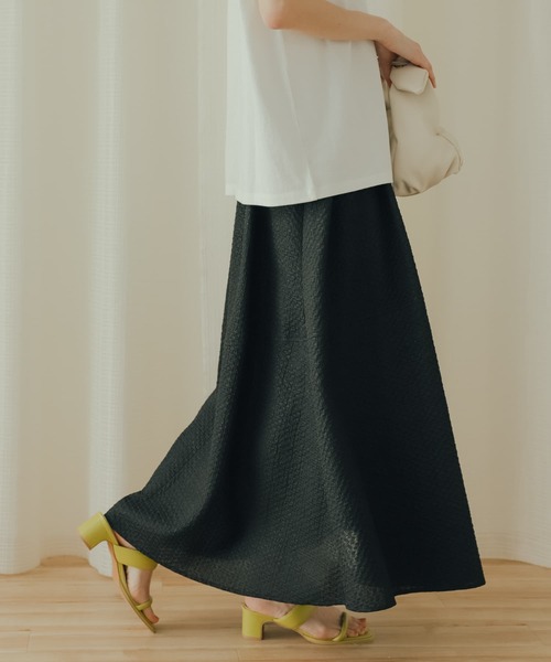 SENSE OF PLACE by URBAN RESEARCH(センスオブプレイスバイアーバンリサーチ)の「エンボスタックフレアスカート(スカート・レディース・ライトブルー/オフホワイト/ブラック・ONE)」の9枚目の写真