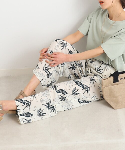 SHOO・LA・RUE（シューラルー）の「◆いつものコーデにハッピーをプラス！イージーワイド柄パンツ（その他パンツ・レディース・ブラック系6/イエロー系9/ブラック系/ブラウン系その他6/ホワイト系6/オリーブ系3/ホワイト系3/ブラウン系4・00）」の3枚目の写真