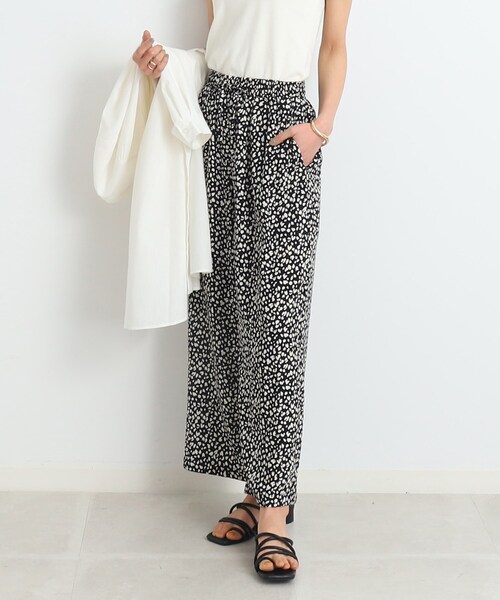 SHOO・LA・RUE（シューラルー）の「◆いつものコーデにハッピーをプラス！イージーワイド柄パンツ（その他パンツ・レディース・ブラック系6/イエロー系9/ブラック系/ブラウン系その他6/ホワイト系6/オリーブ系3/ホワイト系3/ブラウン系4・00）」の4枚目の写真