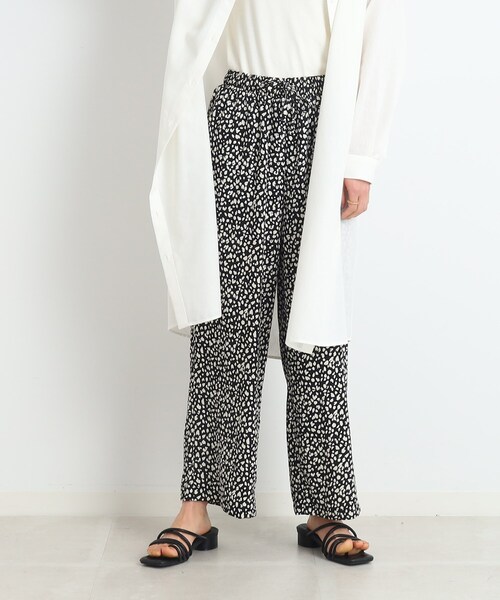 SHOO・LA・RUE（シューラルー）の「◆いつものコーデにハッピーをプラス！イージーワイド柄パンツ（その他パンツ・レディース・ブラック系6/イエロー系9/ブラック系/ブラウン系その他6/ホワイト系6/オリーブ系3/ホワイト系3/ブラウン系4・00）」の15枚目の写真